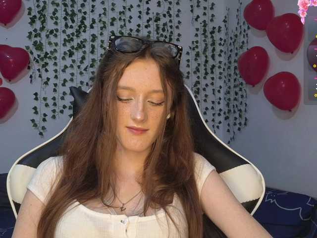 VikkiShon live cam on BongaCams