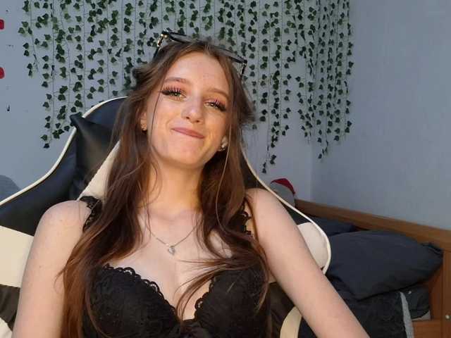VikkiShon live cam on BongaCams