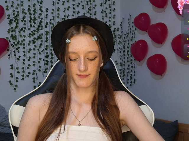 VikkiShon live cam on BongaCams