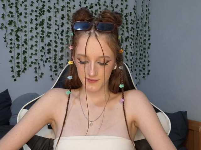 VikkiShon live cam on BongaCams