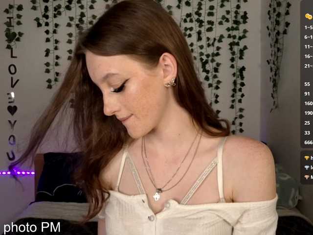 VikkiShon live cam on BongaCams