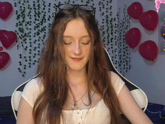 VikkiShon live cam on BongaCams