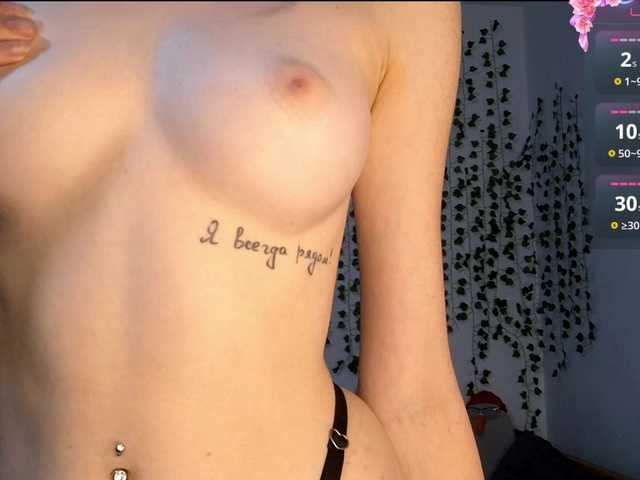 VikkiShon live cam on BongaCams