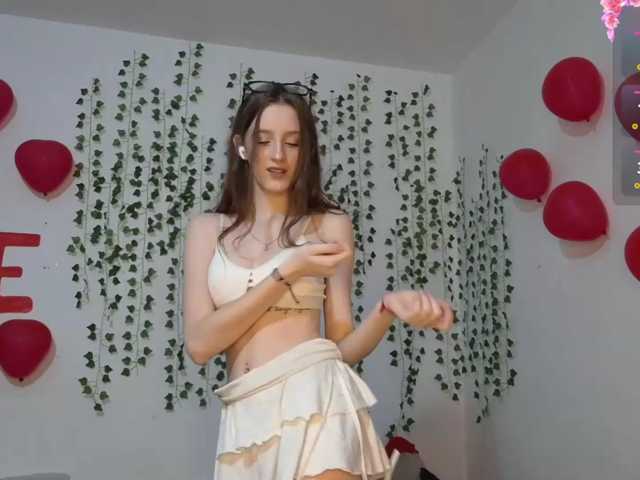 VikkiShon live cam on BongaCams