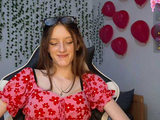 VikkiShon live cam on BongaCams