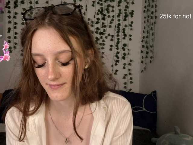 VikkiShon live cam on BongaCams