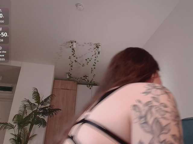 XCourtney live webcam show