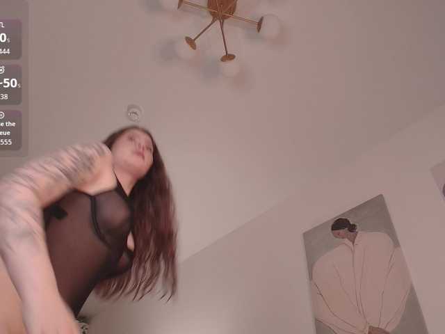 XCourtney — live female cam