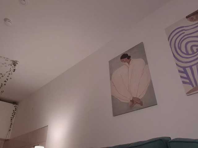 XCourtney live cam preview