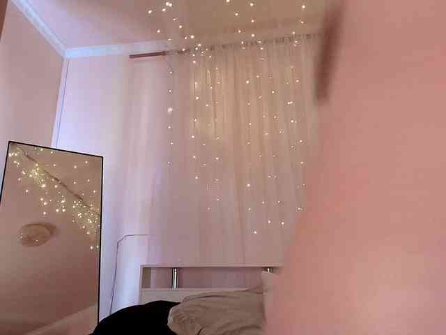 XCourtney webcam