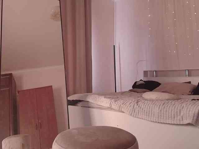 XCourtney webcam