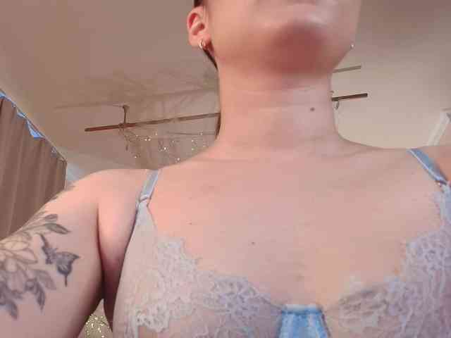 XCourtney webcam