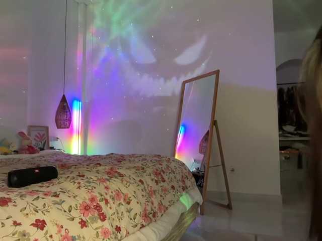 keirasworldd live cam preview