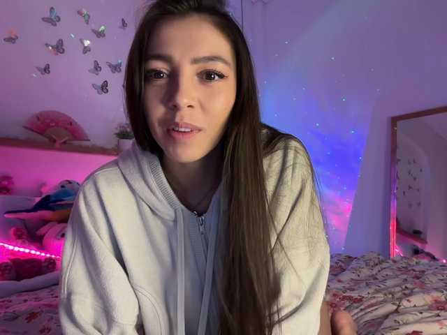 keirasworldd cam belle