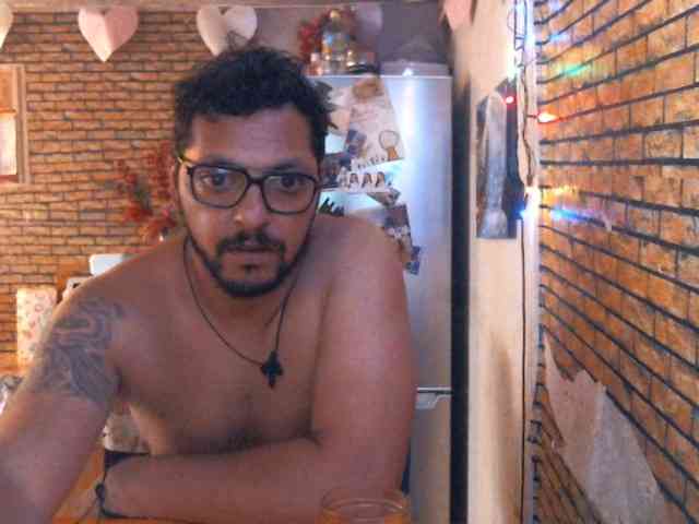 couplereal webcam