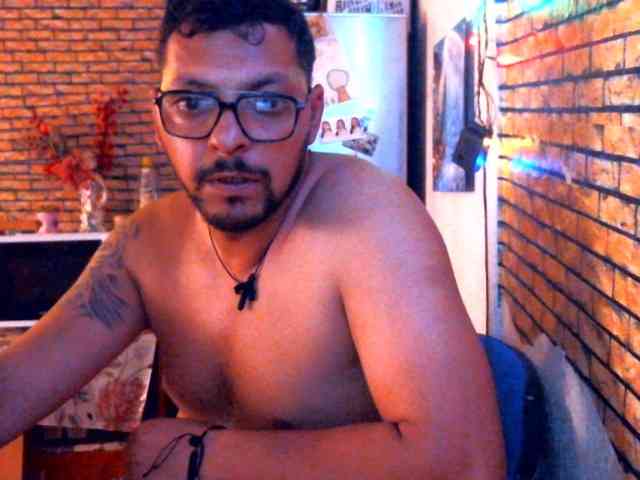couplereal webcam