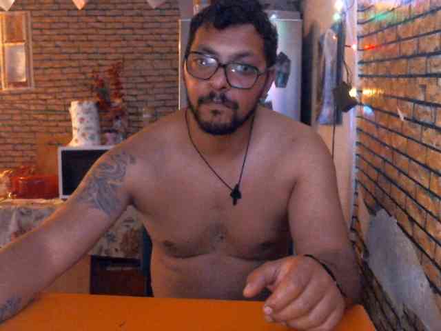 couplereal webcam