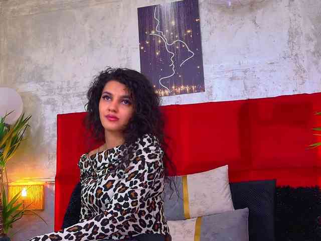 Model: YasmineDelight