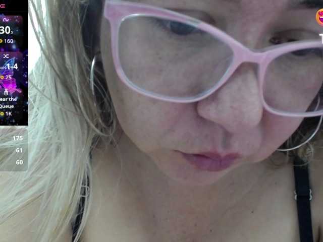 big-tits-horny live cam on BongaCams