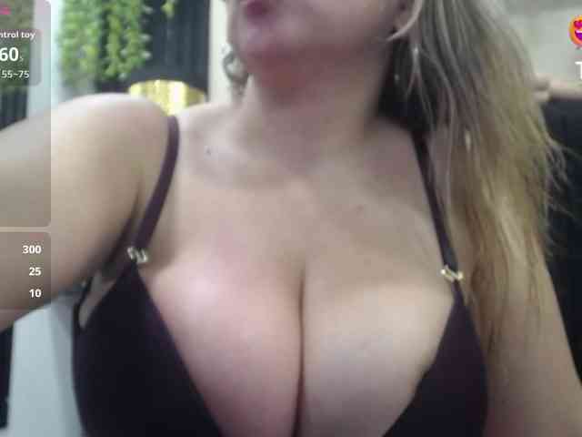 big-tits-horny webcam