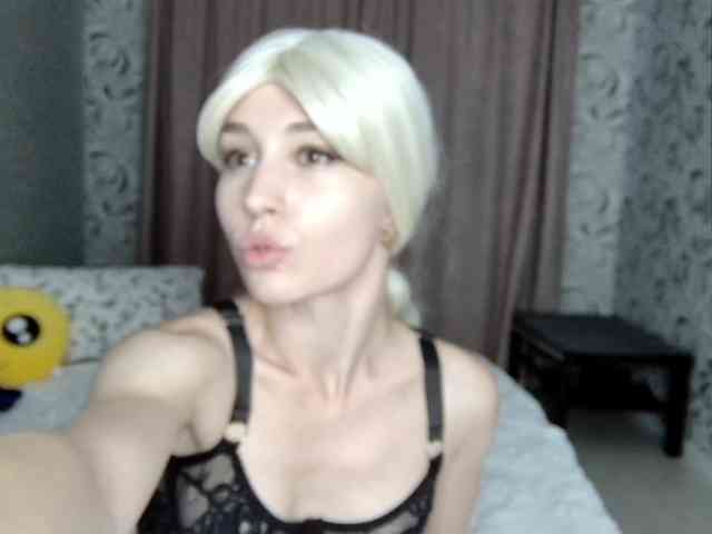 MillaLunaStiy webcam