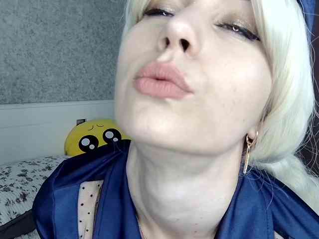 MillaLunaStiy webcam