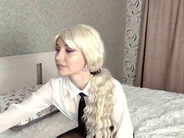 MillaLunaStiy webcam