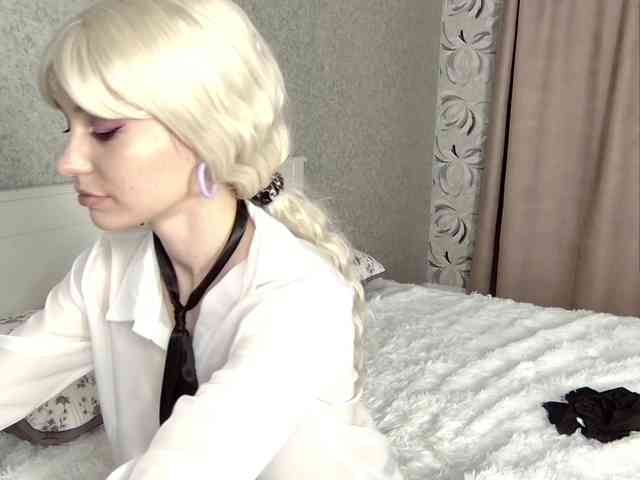 MillaLunaStiy webcam