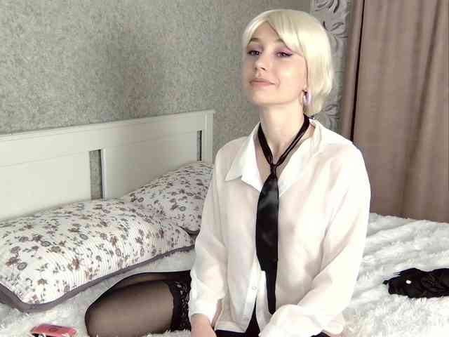 MillaLunaStiy webcam