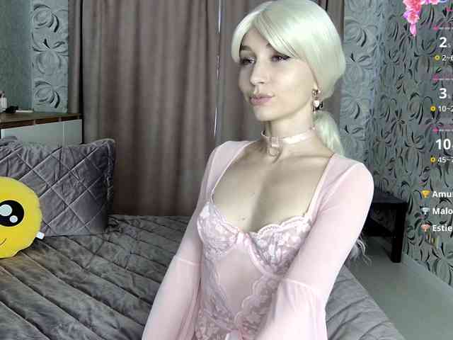 MillaLunaStiy webcam