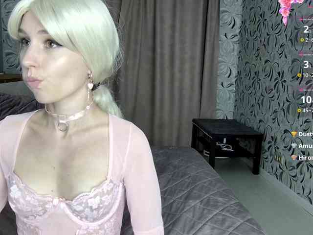 MillaLunaStiy webcam