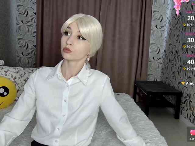 MillaLunaStiy webcam