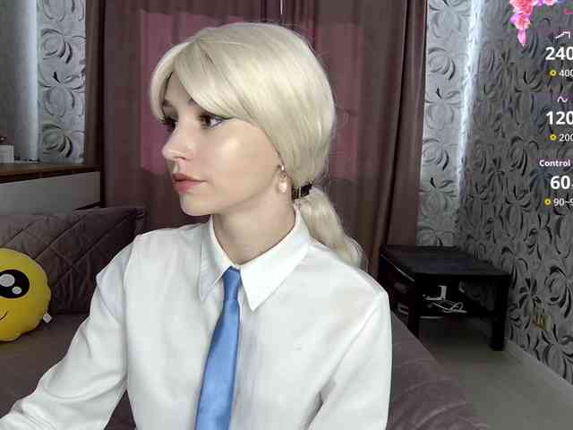 MillaLunaStiy webcam