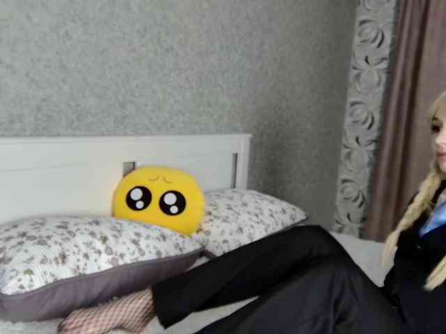 MillaLunaStiy webcam