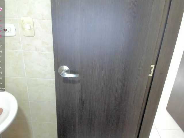 Luci-37's BongaCams show and profile