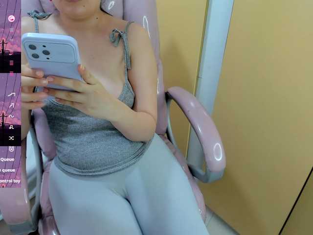 Luci-37 live webcam show
