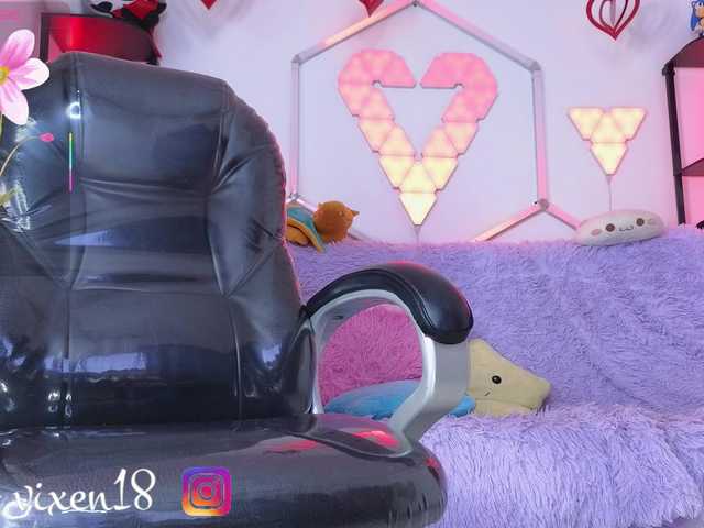 littlevixen live cam on BongaCams
