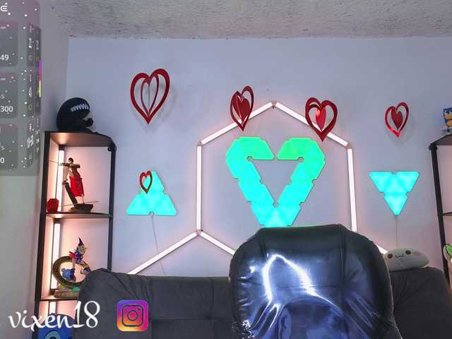 littlevixen live cam on BongaCams