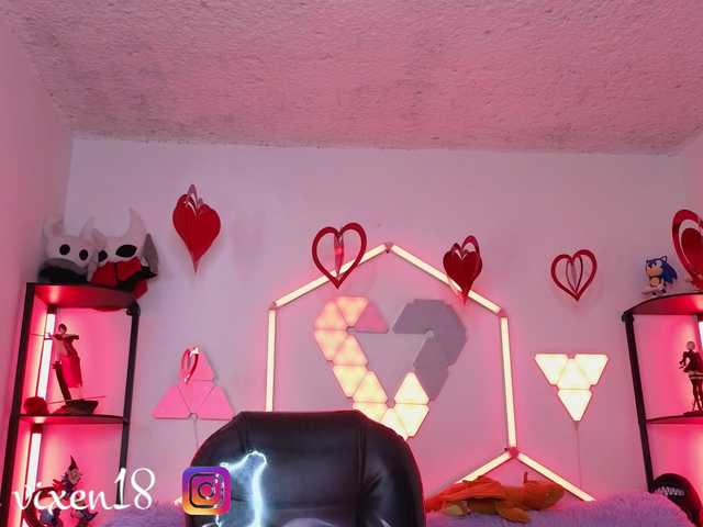 littlevixen live cam on BongaCams
