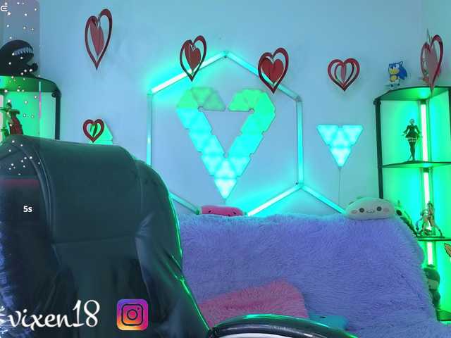 littlevixen live cam on BongaCams