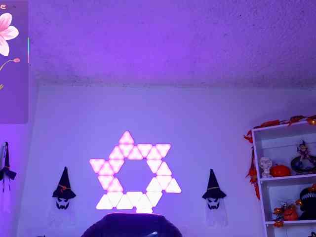 Tiny_Vixen webcam