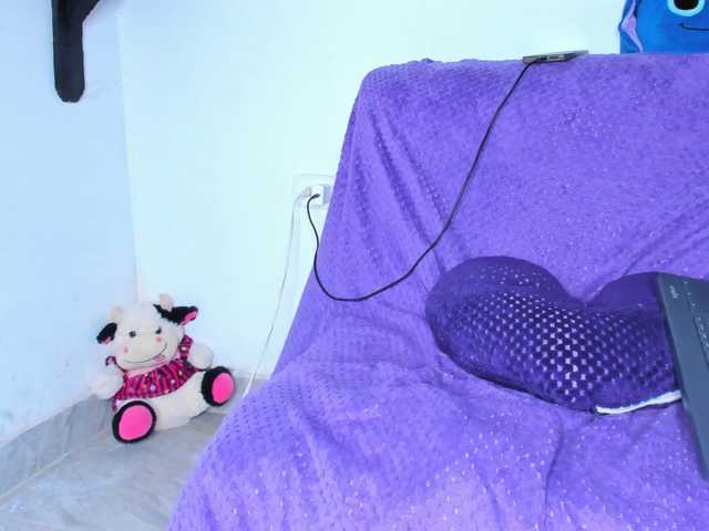 emilyrouss live cam on BongaCams