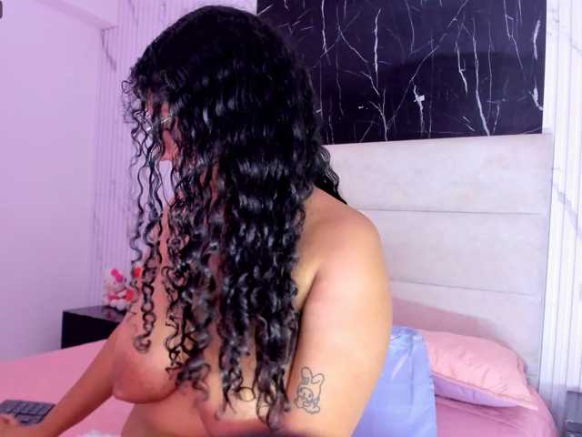 Lena-ricci live cam