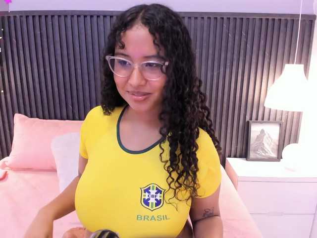 Lena-Ricci live cam on BongaCams