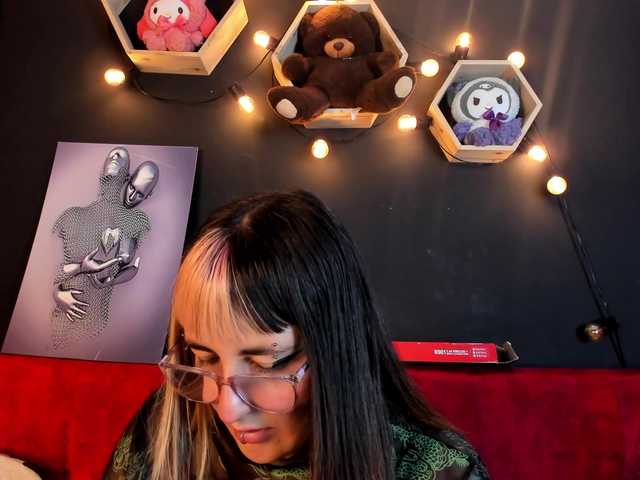 Gomory-kitty live cam on BongaCams