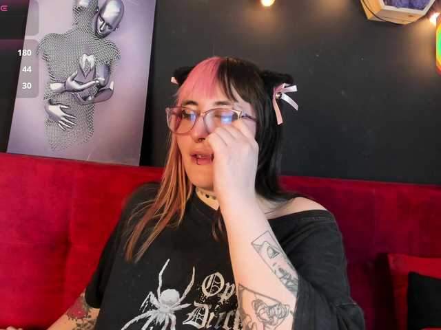 Gomory-kitty live cam on BongaCams