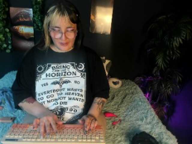 Gomory-kitty's BongaCams show and profile