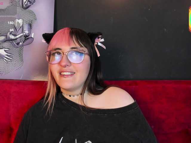 Gomory-kitty live cam on BongaCams