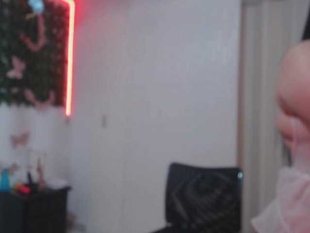 adaracute69 live cam on BongaCams