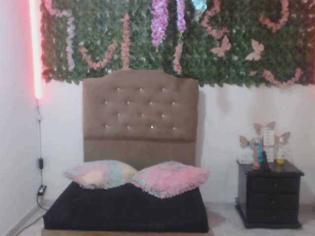 adaracute69 live cam on BongaCams